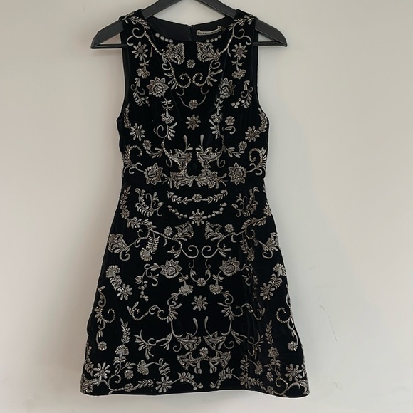 NWT Dress by Alice + Olivia Black Velvet Lindsey Pouf Dress (Sz 4) - Picture 4 of 13